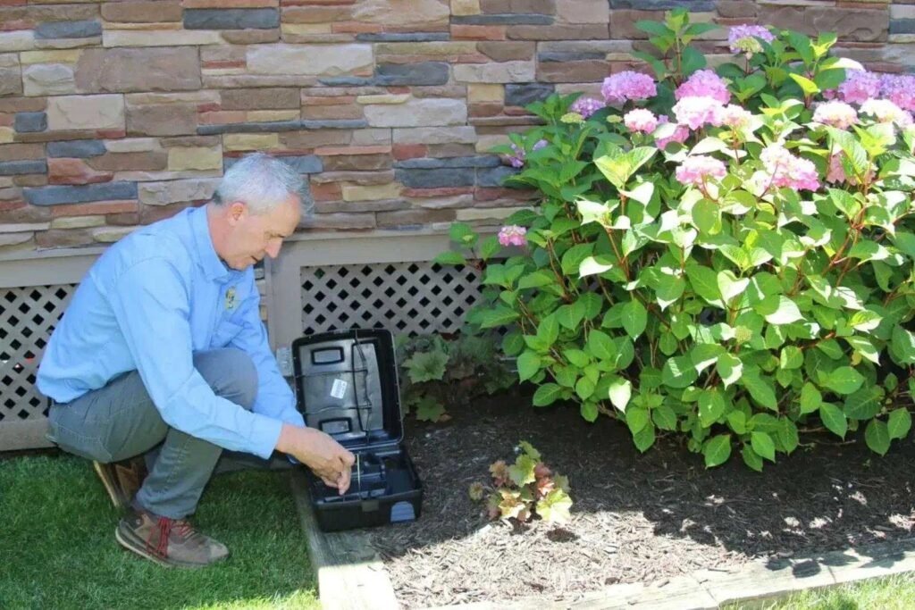 Friendly rodent control technician assisting homeowner in Redwood City CA near Redwood Shores 94065